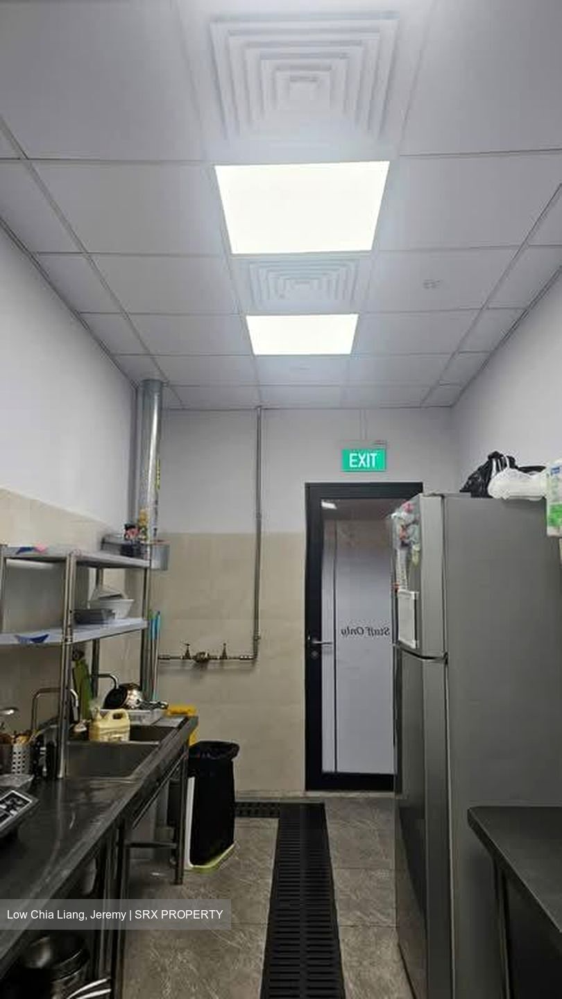 Science Park Drive (D5), Retail #529541481